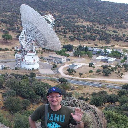 Pedro León en las antenas de la DSN en Robledo de Chavela